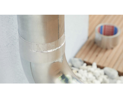 Cot de țeavă de scurgere reparat cu bandă adezivă