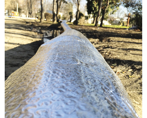 Conductă izolată în aer liber.