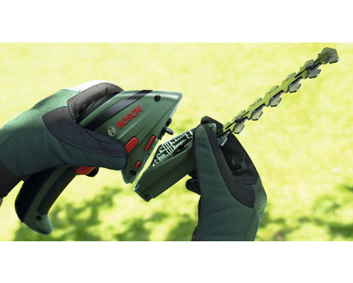 Schimbarea atașamentului la un foarfece de arbuști marca Bosch
