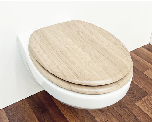 Scaun de toaletă cu decor de lemn pe un WC suspendat alb