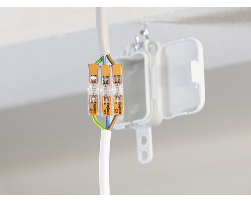 Cleme de instalare cu o cutie de joncțiune și conductă electrică