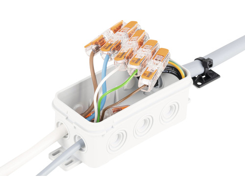 Cutie de distribuție aparentă cu borne de conectare și cabluri montate