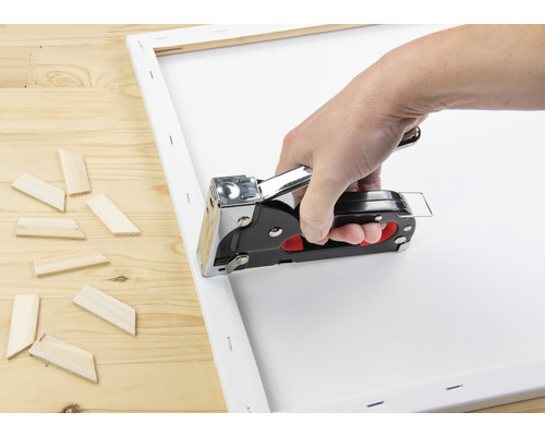 Pânză cu clește de întindere și pene de lemn