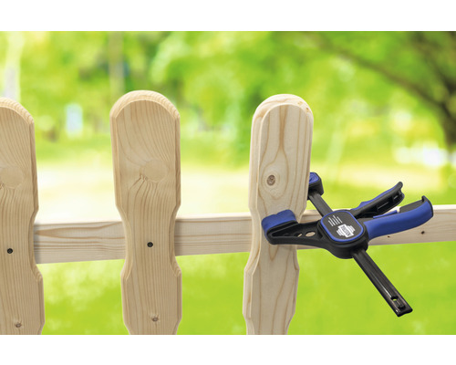 Gard din lemn cu clemă cu șurub