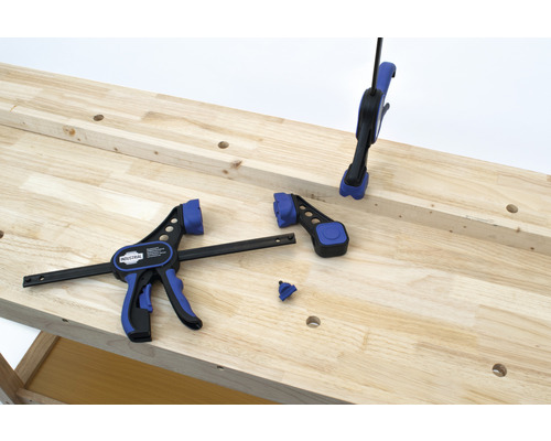 Banc de lucru cu cleme de prindere cu o singură mână pentru prelucrarea lemnului