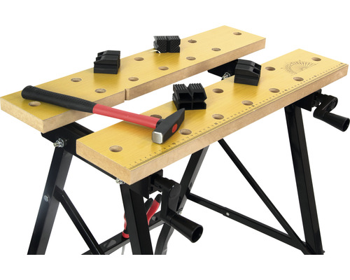 Banc de lucru cu ciocan și fălci de strângere