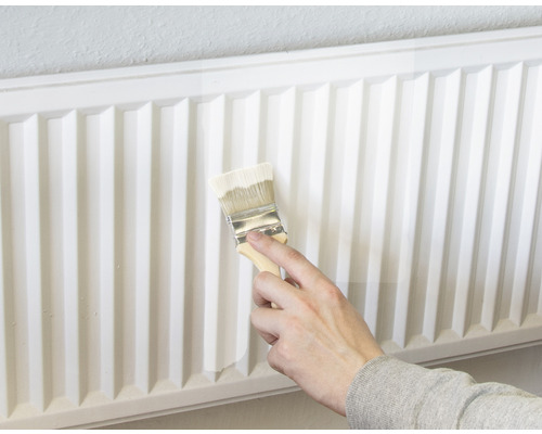Vopsire calorifer cu pensula