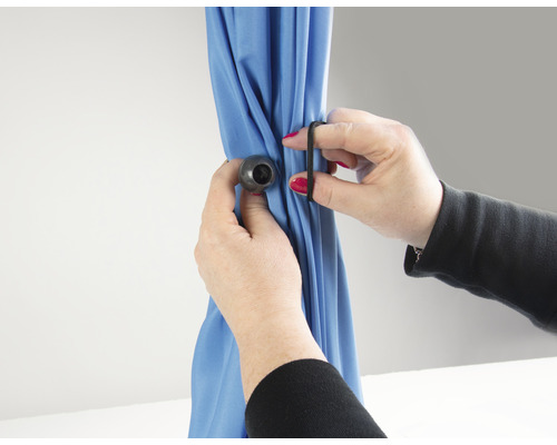 Cortină cu accesorii de fixare