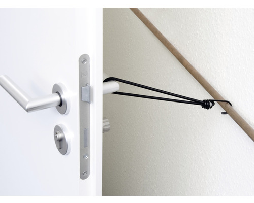 Interior cu feronerie de ușă și opritor flexibil de ușă