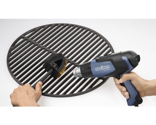 Grătar curățat cu perie și pistol cu aer cald