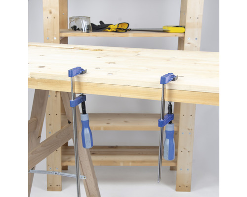 Banc de lucru cu cleme cu șurub pentru fixarea lemnului
