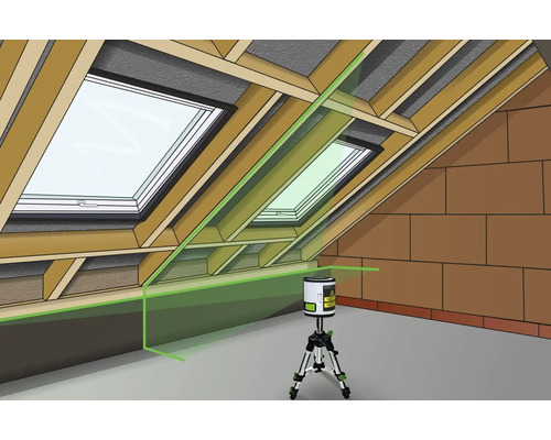 Cameră cu ferestre de mansardă și un laser de linie pe un trepied care proiectează linii verzi.
