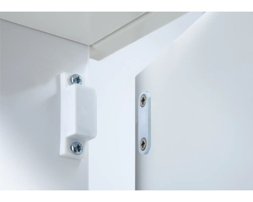 Închizătoare magnetică albă pentru uși, atașată pe mobilă