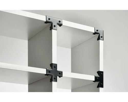 Imagine detaliată a unui raft alb cu conectori de colț negri