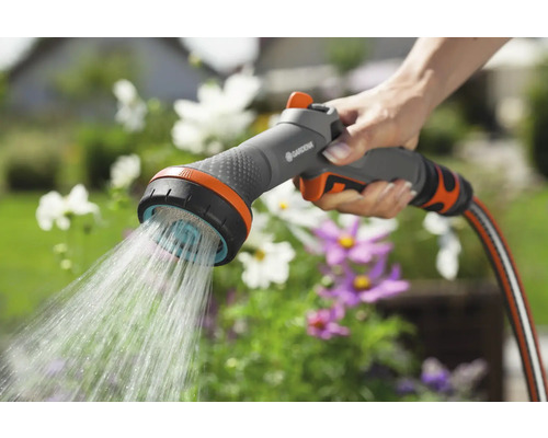 Cap de pulverizare a furtunului de grădină utilizat pentru irigarea grădinii