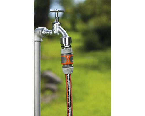 Cuplă Gardena pe robinet cu furtun de grădină