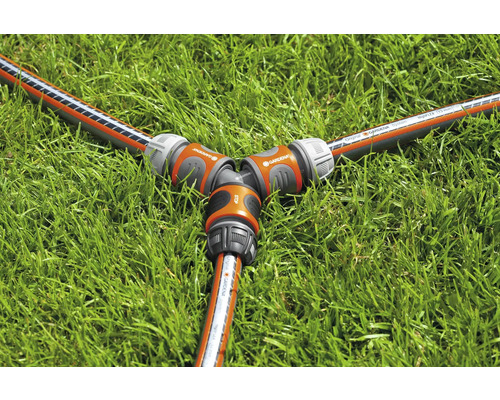 Distribuitor 3 căi Gardena pentru trecerea de la 19 mm (3/4") la 13 mm (1/2"). Distribuitor Gardena pentru conectarea a trei furtunuri de grădină pe gazon