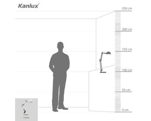 Indicații de dimensiuni pentru o lampă de birou cu braț articulat și soclu lângă o persoană pentru orientarea mărimii