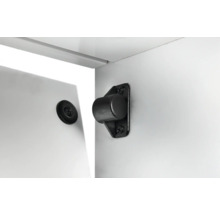 Captură ușă dulap pentru utilizare într-un dulap