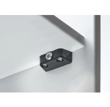 Lumină de dulap fixată cu șuruburi pe interiorul unui dulap