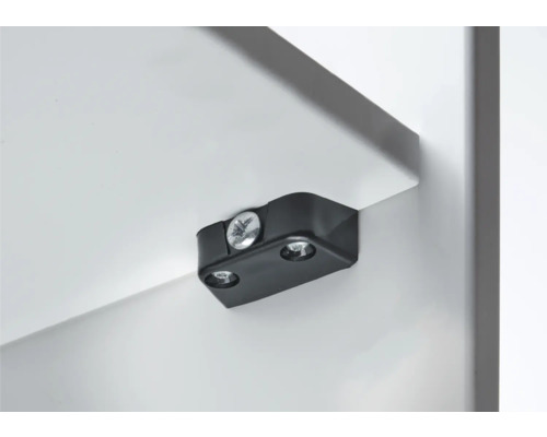 Lumină de dulap fixată cu șuruburi pe interiorul unui dulap