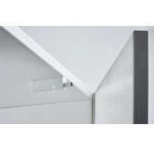 Ușă de dulap cu mecanism push-to-open