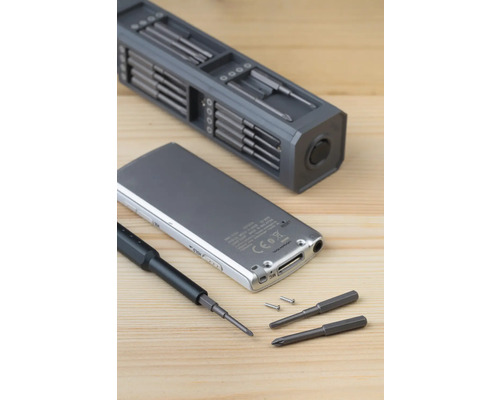 Set de șurubelnițe cu dispozitiv electronic și șuruburi