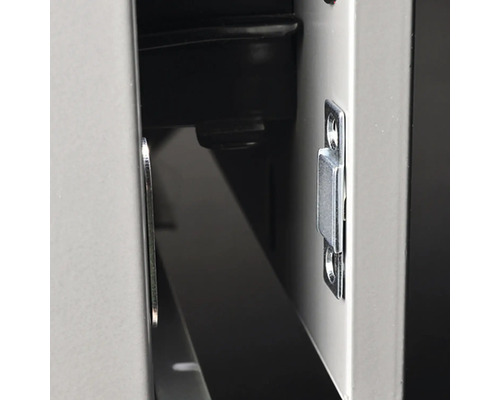 Imagine detaliată a unei închizători magnetice pe o piesă de mobilier