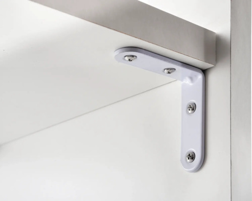 Conector unghiular metalic pentru fixarea rafturilor