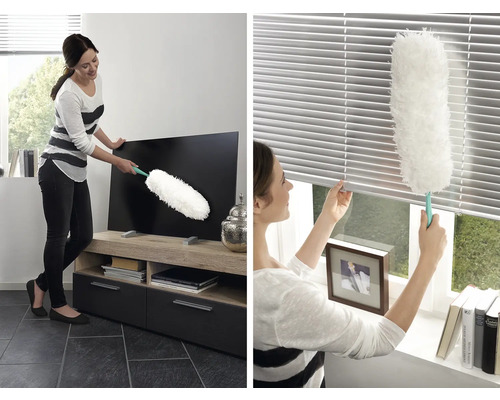 Femeie care curăță televizoare și jaluzele cu un pămătuf