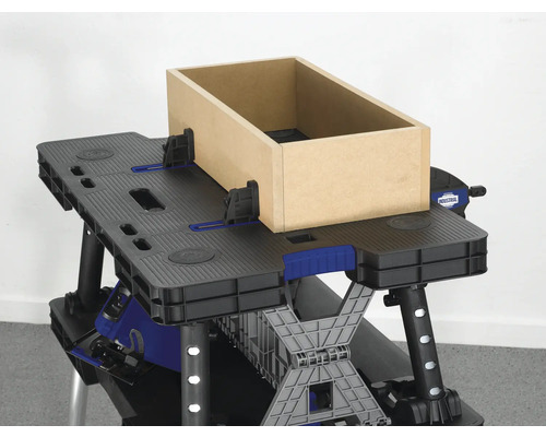 Banc de lucru cu cutie din lemn fixată