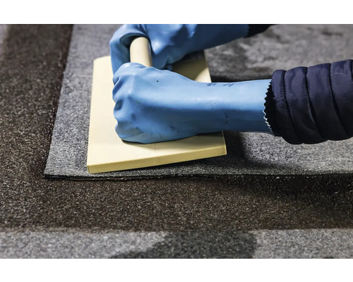 Prelucrarea plasticului lichid cu mistria de netezire