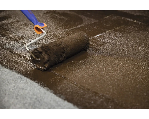 Rola de vopsit aplică strat de acoperire pentru podea