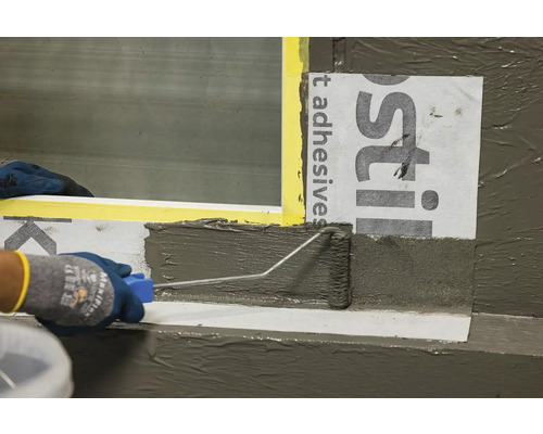 Aplicarea șlamului de etanșare cu trafaletul în interior