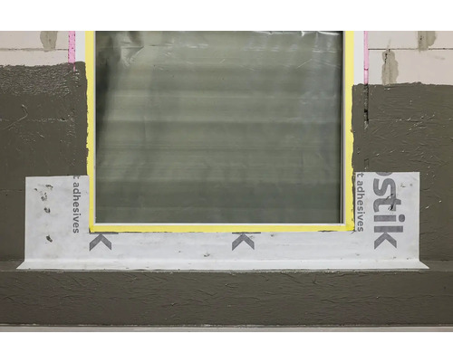 Etanșare ferestre cu bandă de etanșare și etanșant pe zidărie