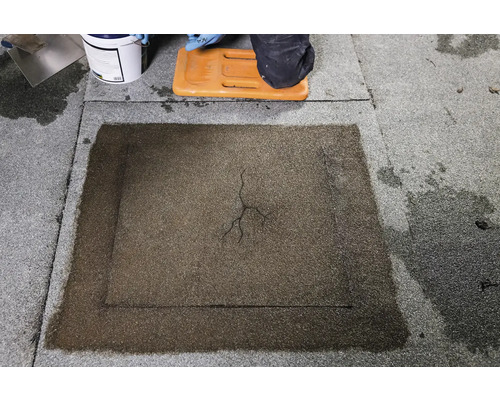 Reparație acoperiș cu plastic lichid, vedere detaliată