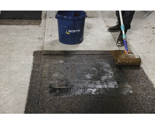 Hidroizolație acoperiș cu sigla Bostik și trafalet.