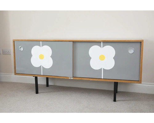 Dulap cu decor floral și uși glisante