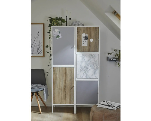 Separator de cameră cu uși cu aspect de lemn, gri și marmură