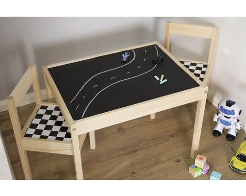 Grup de șezut pentru copii cu masă și două scaune, blat de masă cu suprafață tip tablă și desen cu cretă