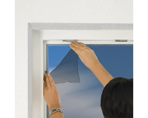 Montarea unei plase de țânțari la fereastră