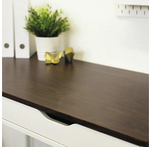 Birou cu sertar, decorațiuni și articole de birou