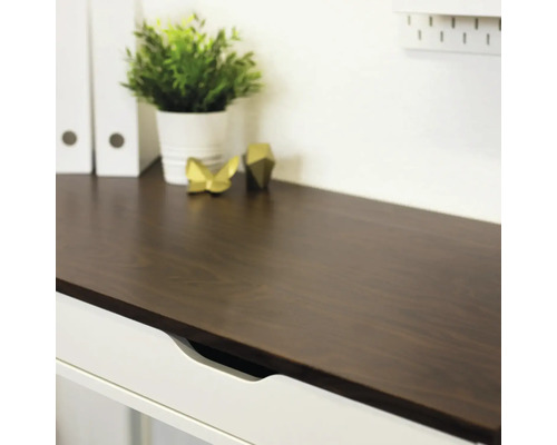 Birou cu sertar, decorațiuni și articole de birou