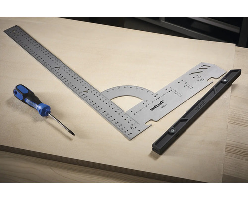 Echer multifuncțional Wolfcraft 5206000 cu șurubelniță pe o placă de lemn