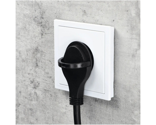 Ștecher Schuko într-o priză