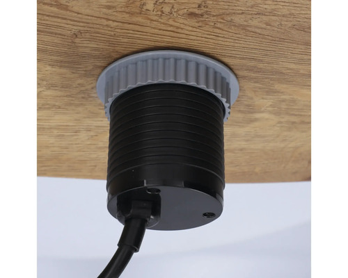 Priza retractabilă cu cablu într-un blat de masă