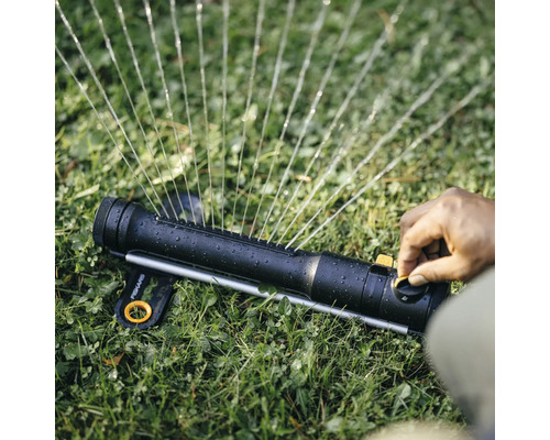 Aspersor cu comandă pe gazon