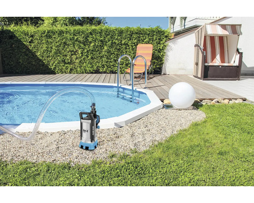 Grădină cu piscină și pompă submersibilă
