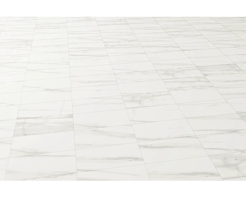 Plăci cu aspect de marmură pe podea