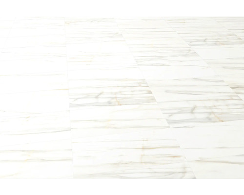 Acoperire de podea montată cu aspect de marmură.